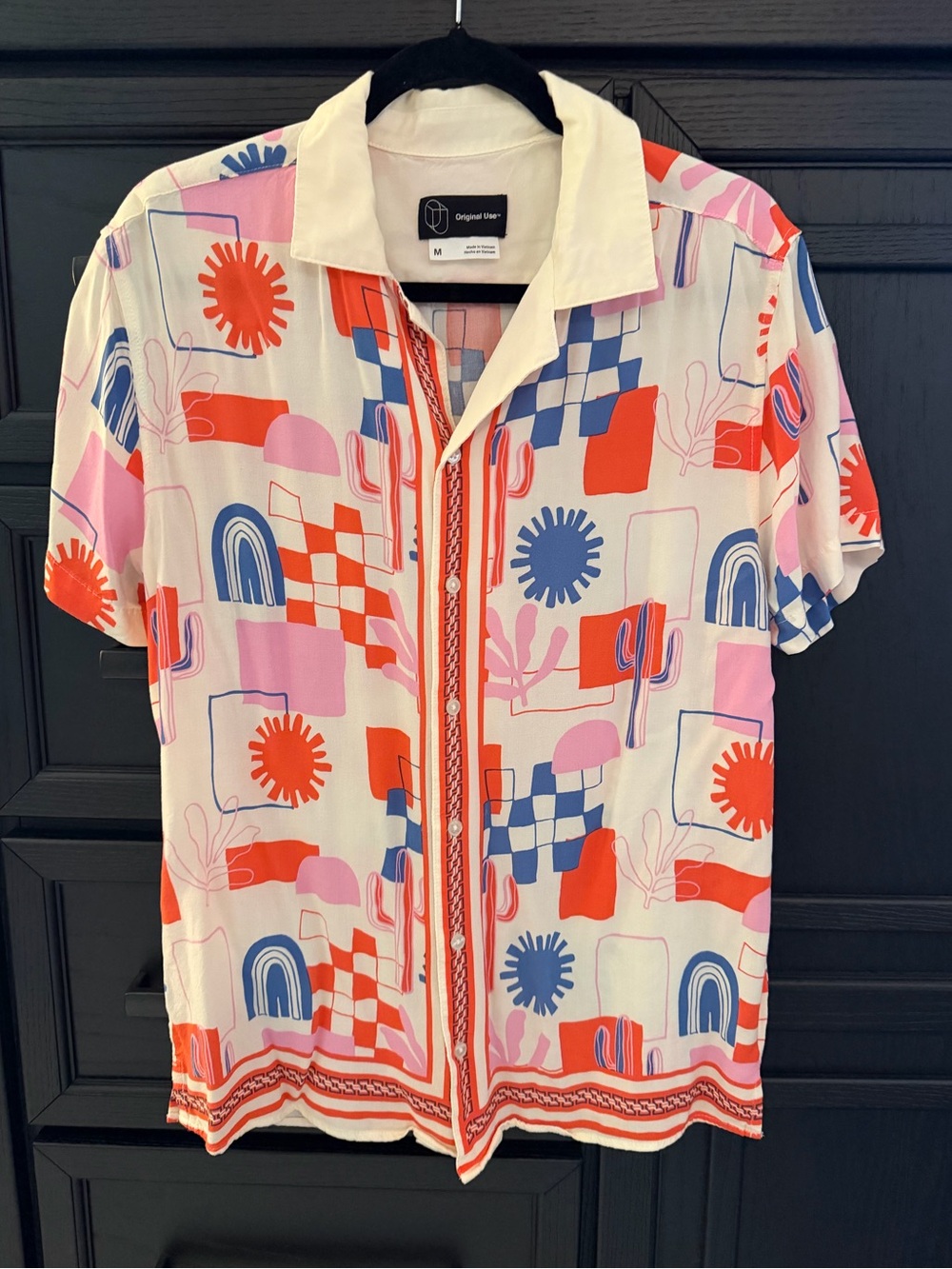 Men’s button down funky retro pattern shirt